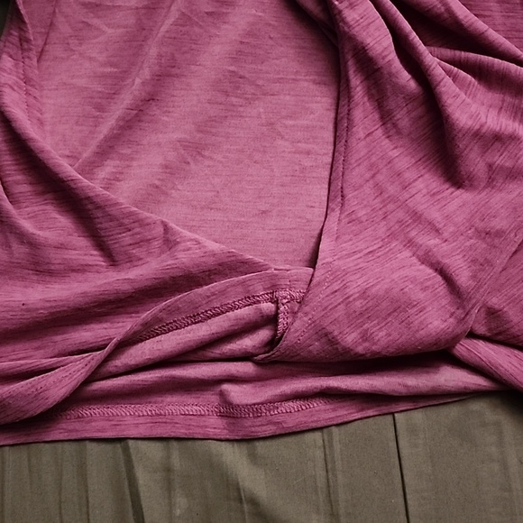 Old navy active breathe on crop tank top xxl in purple - Picture 3 of 3